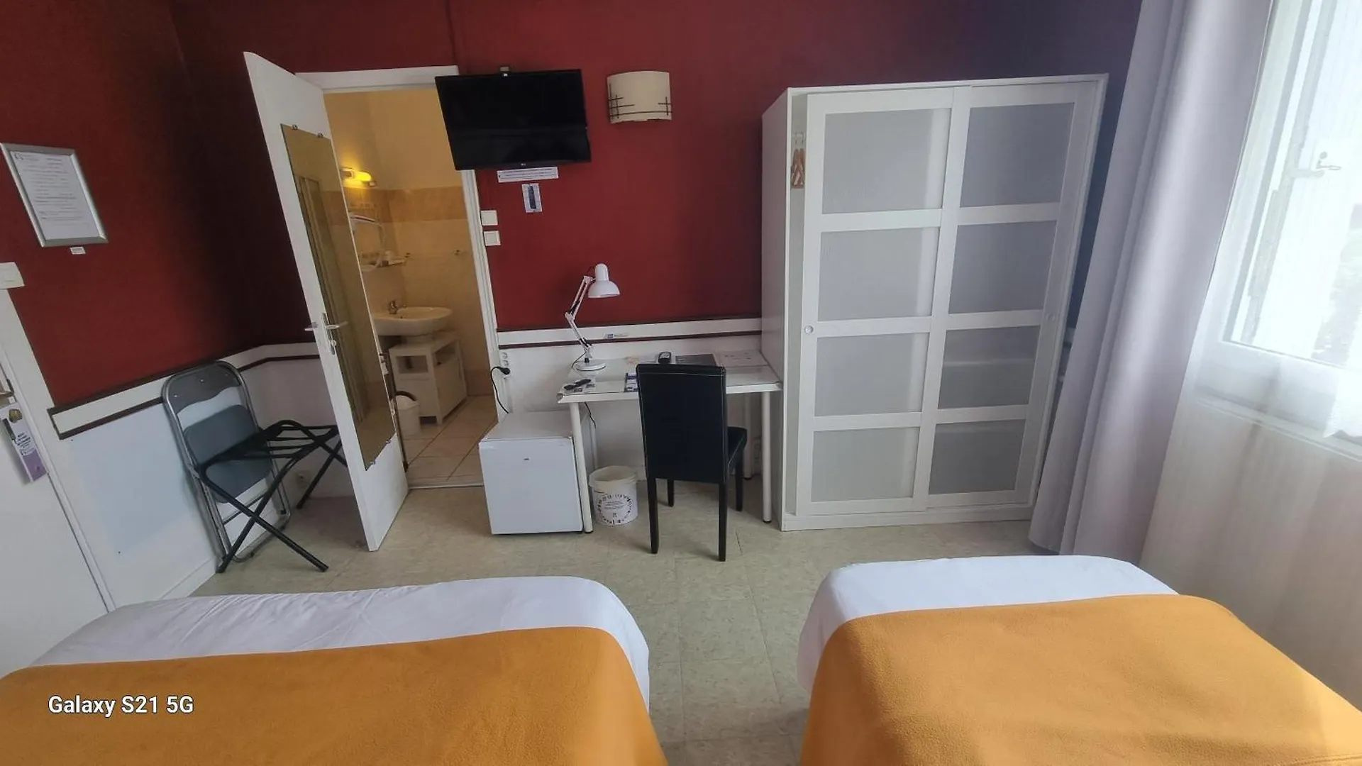 Hotel Du Tricastin Pierrelatte 2*,  Francja