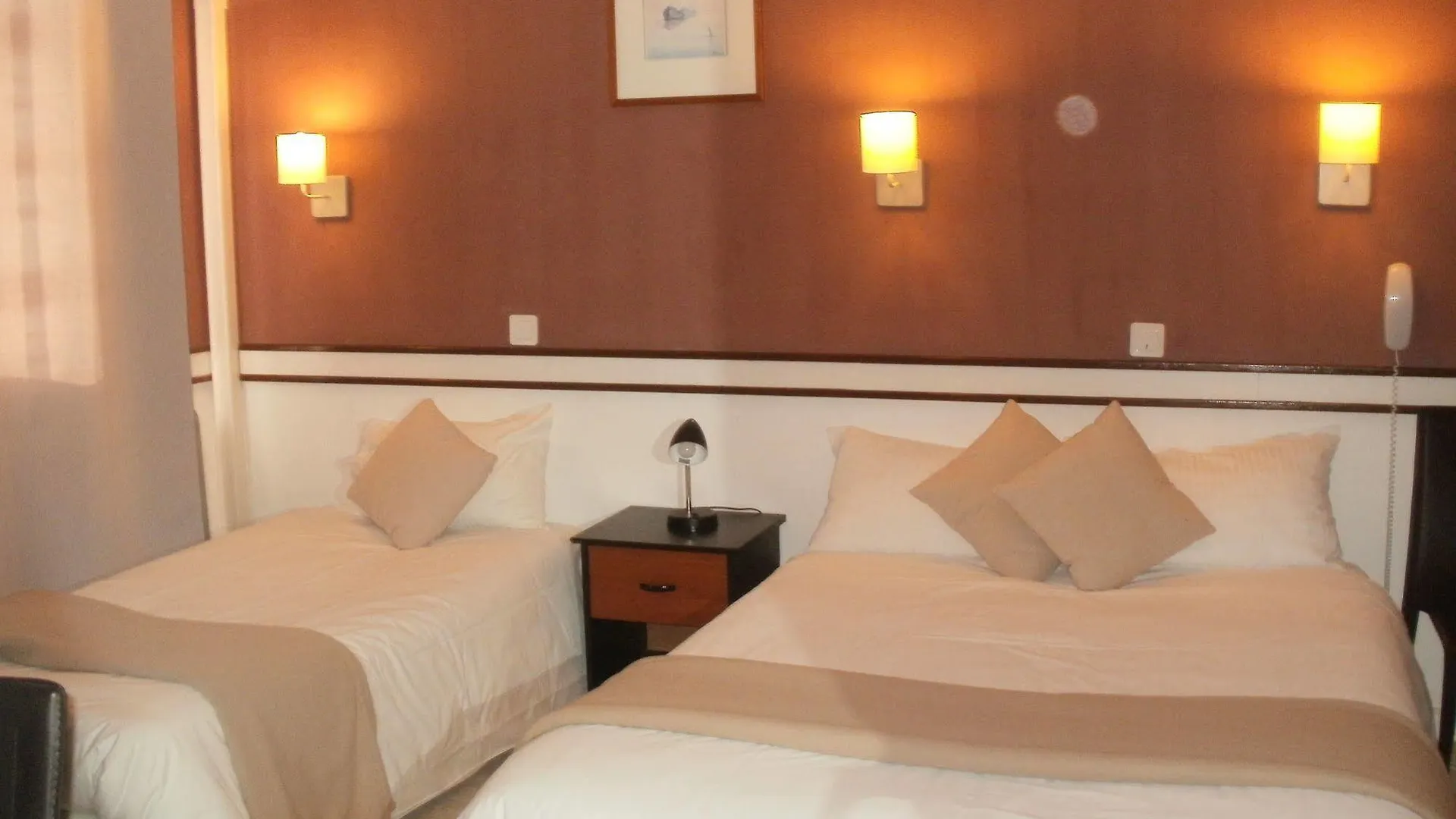Hotel Du Tricastin Pierrelatte 2*,